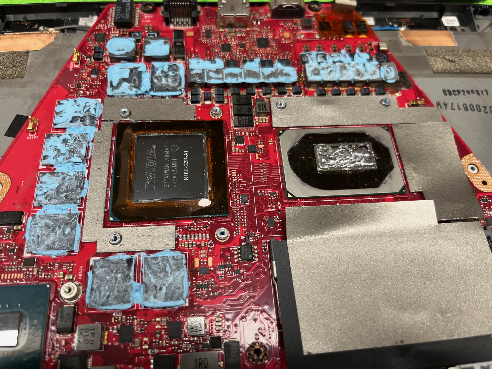 Nowy ciekły metal laptop Asus ROG GX550L